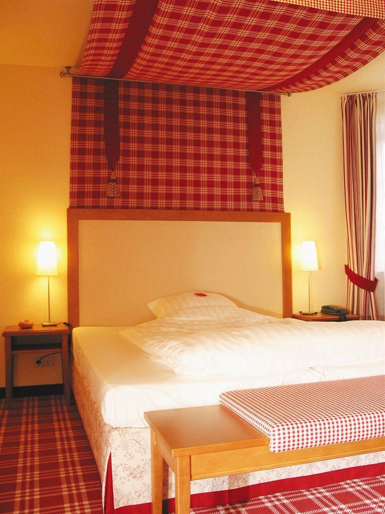 Wellings Romantik Hotel Zur Linde Moers Luaran gambar