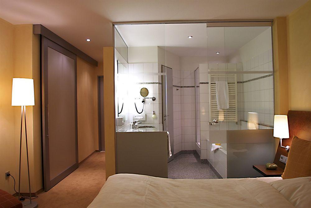 Wellings Romantik Hotel Zur Linde Moers Luaran gambar