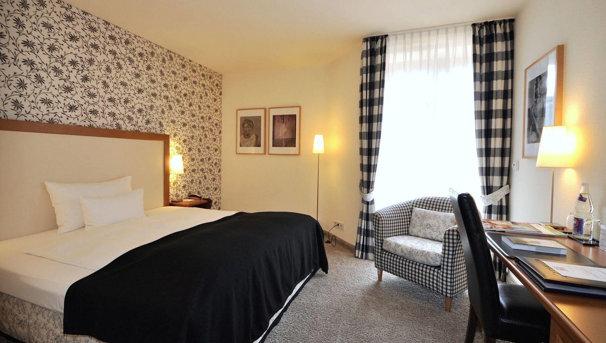 Wellings Romantik Hotel Zur Linde Moers Luaran gambar