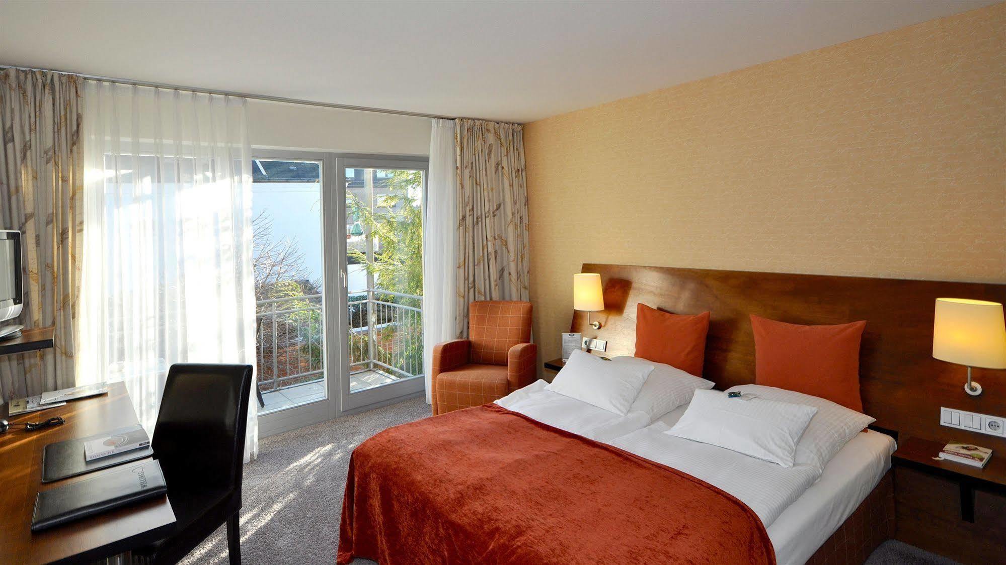 Wellings Romantik Hotel Zur Linde Moers Luaran gambar
