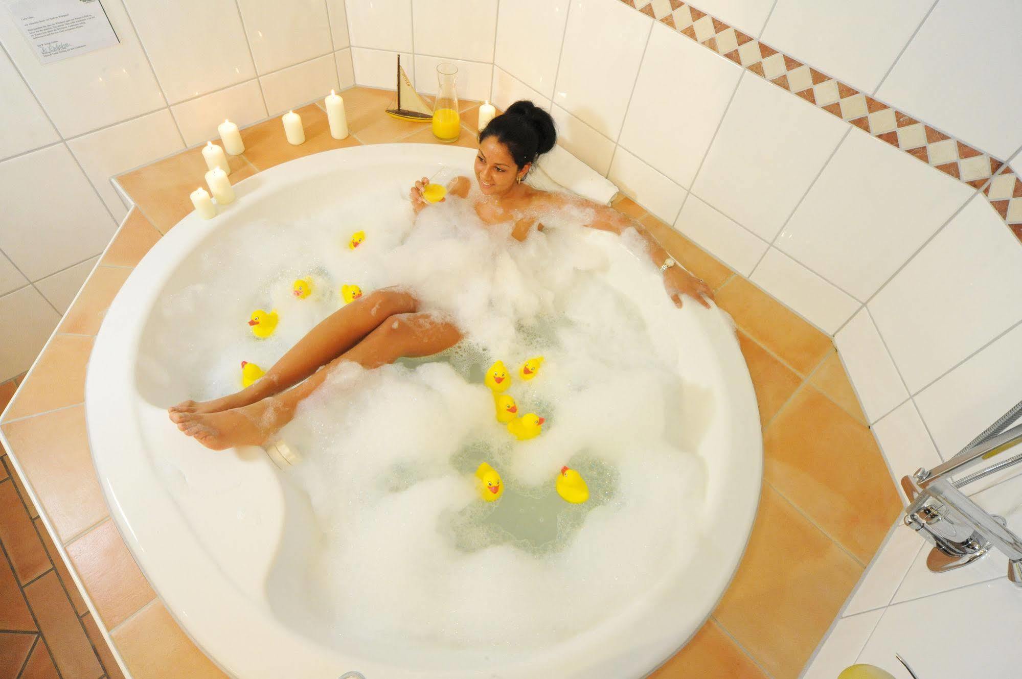 Wellings Romantik Hotel Zur Linde Moers Luaran gambar