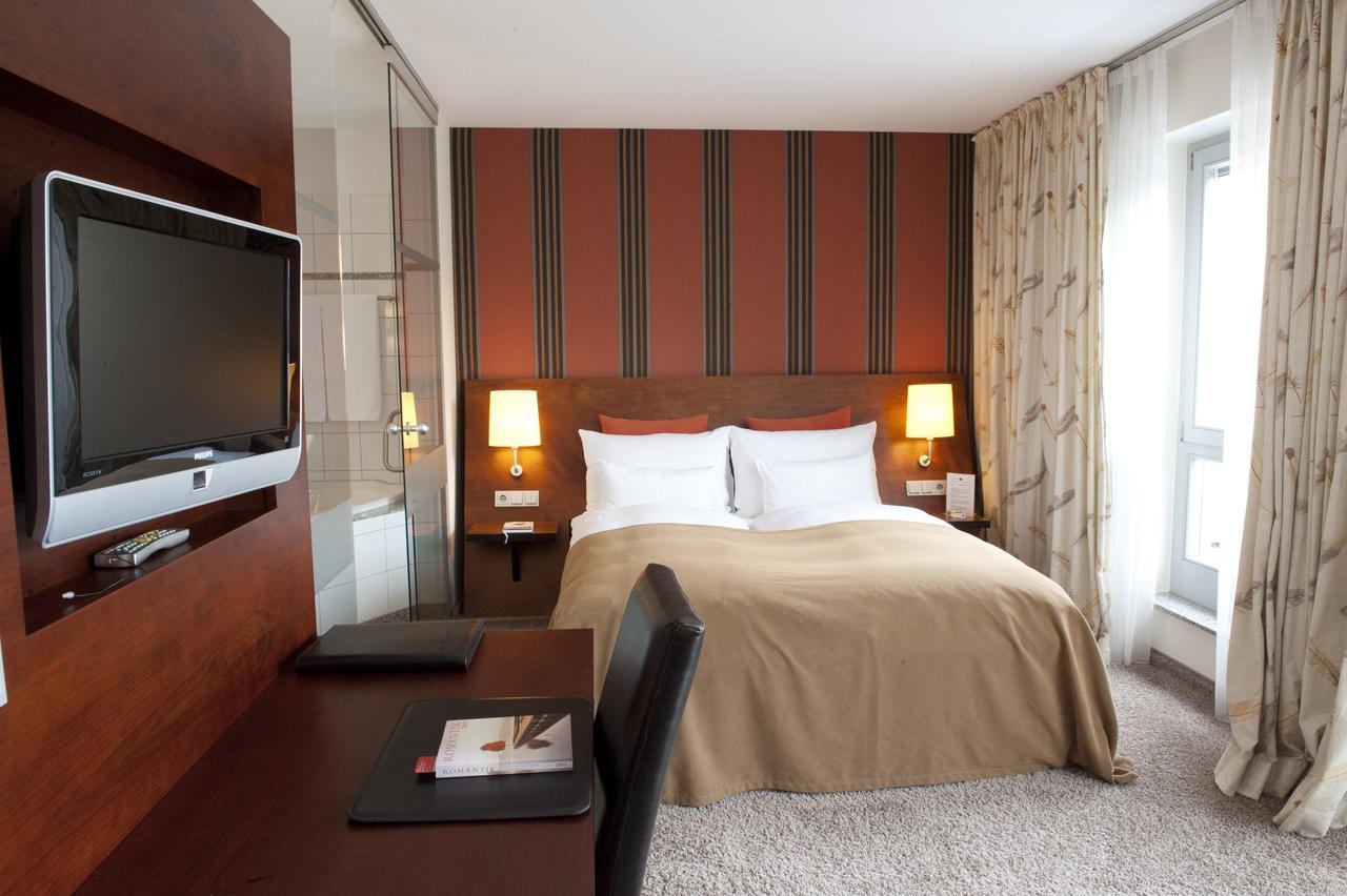 Wellings Romantik Hotel Zur Linde Moers Luaran gambar