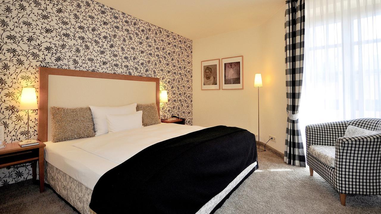 Wellings Romantik Hotel Zur Linde Moers Luaran gambar