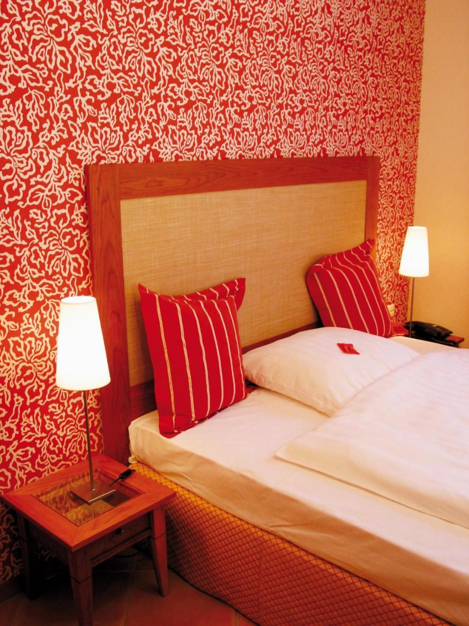 Wellings Romantik Hotel Zur Linde Moers Luaran gambar